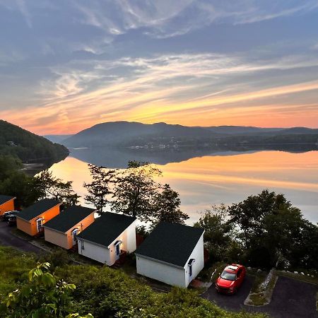Knotty Pine Cottages, Suites & Motel Rooms Ingonish Exteriör bild