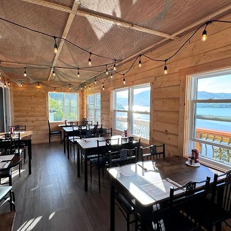 Knotty Pine Cottages, Suites & Motel Rooms Ingonish Exteriör bild