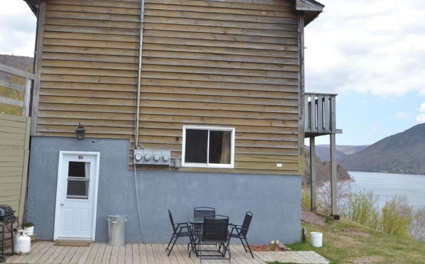 Knotty Pine Cottages, Suites & Motel Rooms Ingonish Exteriör bild