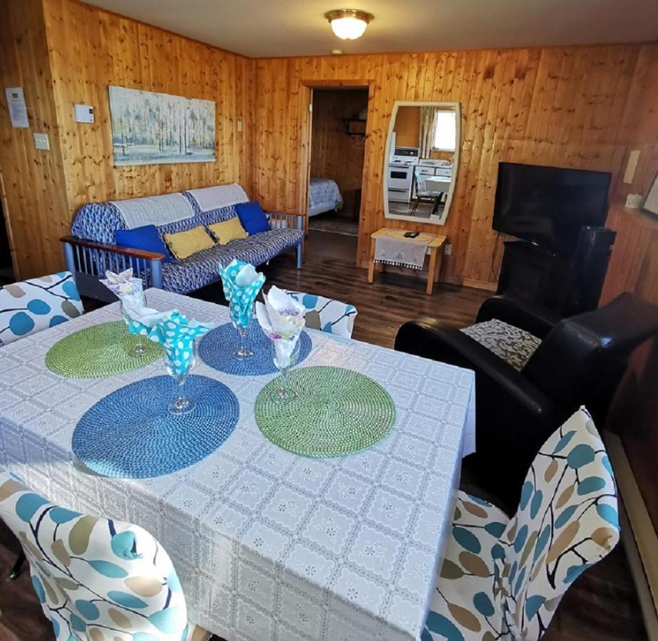 Knotty Pine Cottages, Suites & Motel Rooms Ingonish Exteriör bild