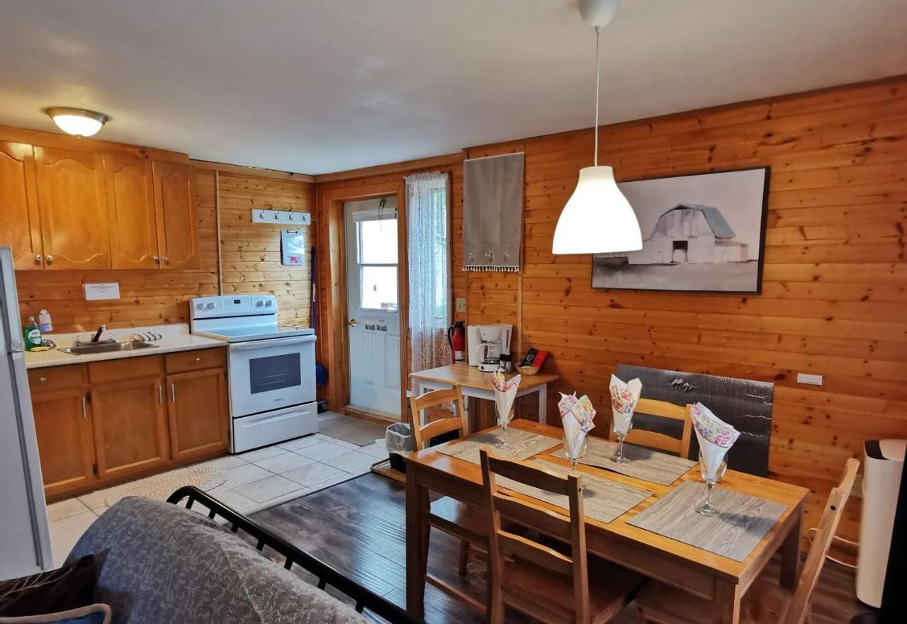 Knotty Pine Cottages, Suites & Motel Rooms Ingonish Exteriör bild
