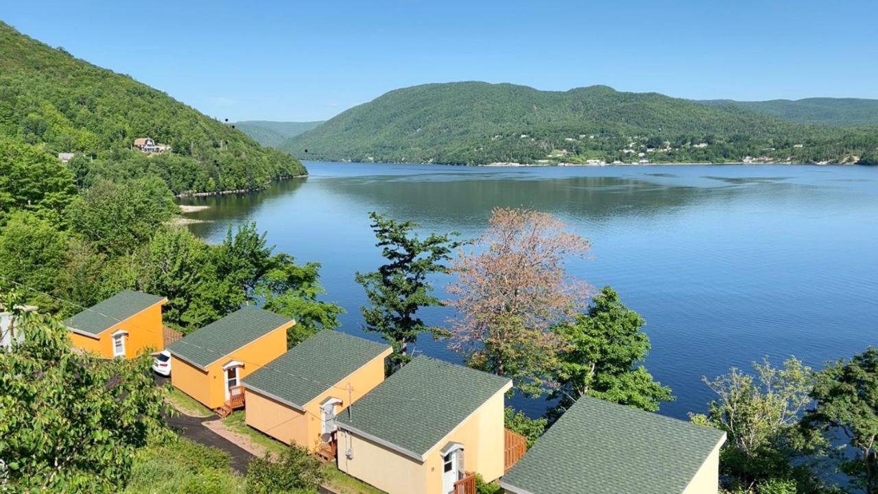 Knotty Pine Cottages, Suites & Motel Rooms Ingonish Exteriör bild