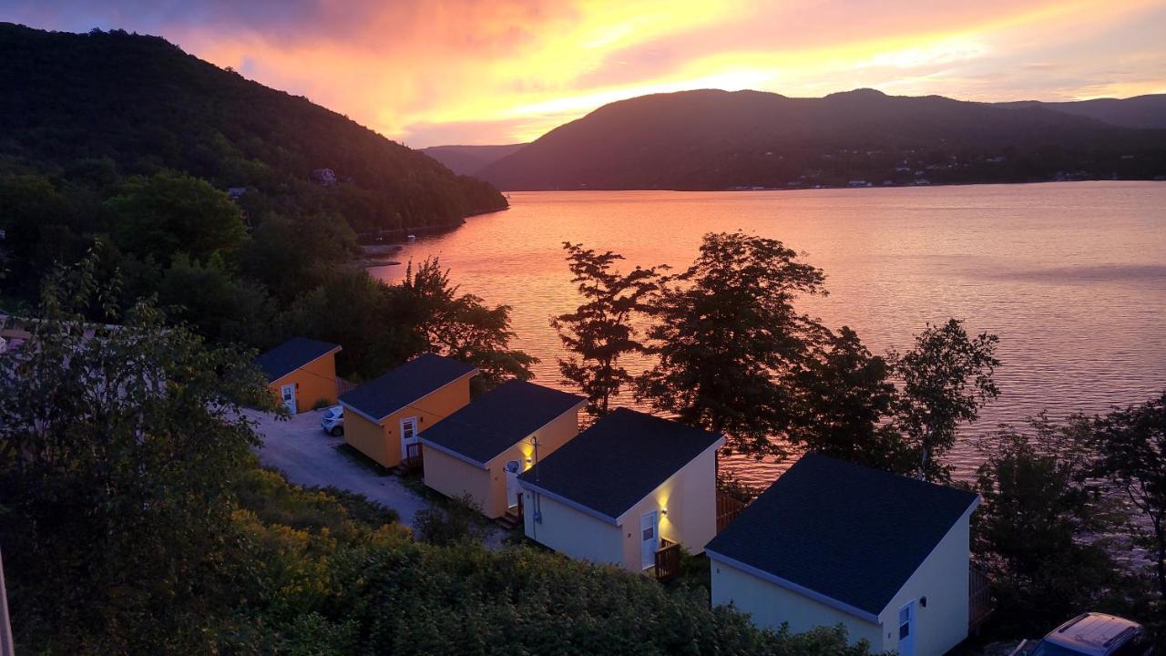 Knotty Pine Cottages, Suites & Motel Rooms Ingonish Exteriör bild