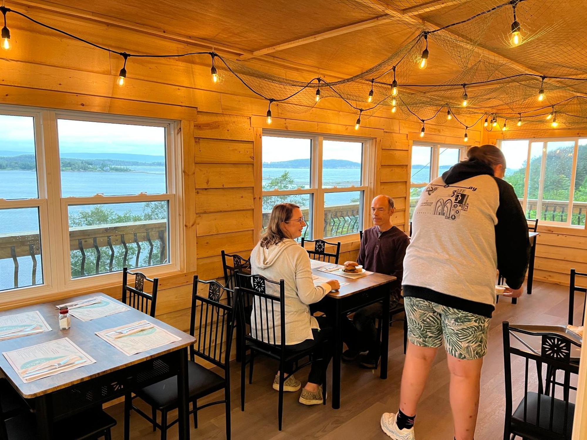Knotty Pine Cottages, Suites & Motel Rooms Ingonish Exteriör bild