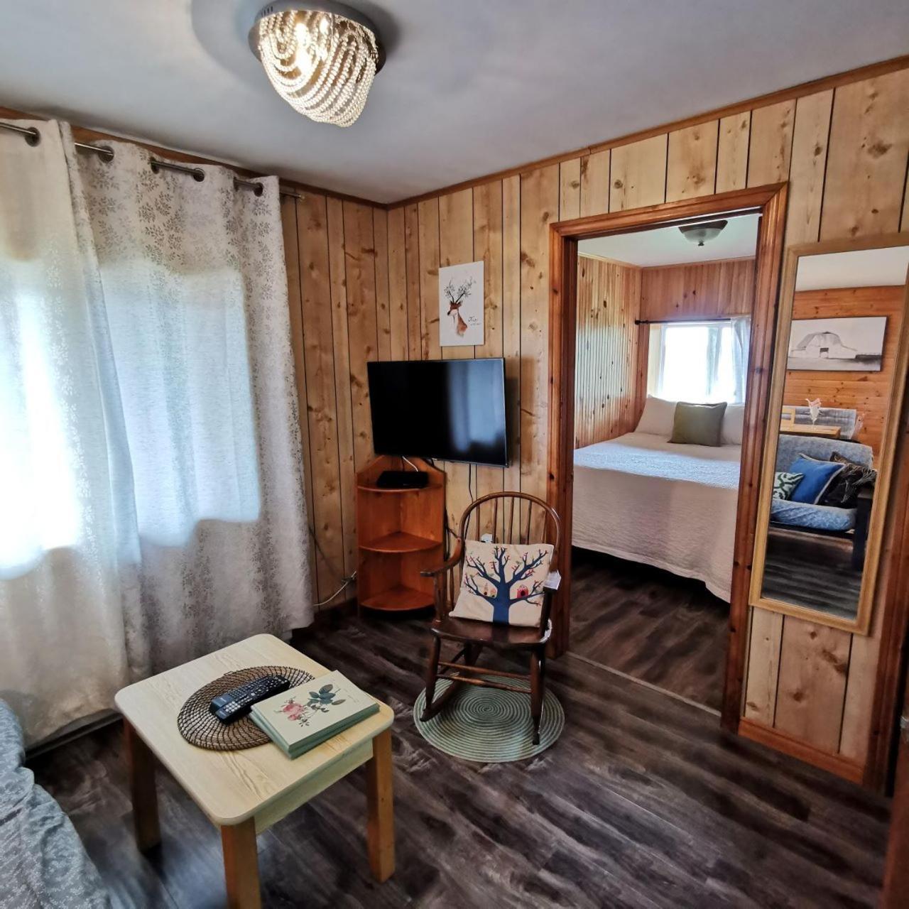 Knotty Pine Cottages, Suites & Motel Rooms Ingonish Rum bild