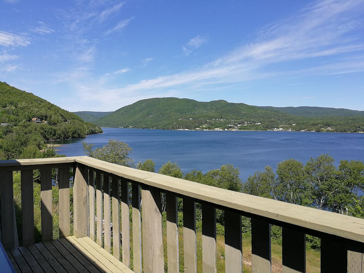 Knotty Pine Cottages, Suites & Motel Rooms Ingonish Exteriör bild