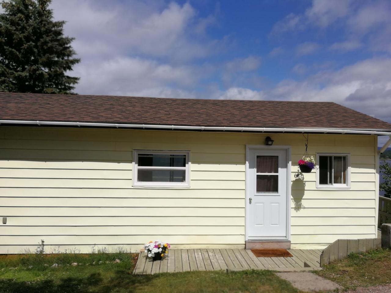 Knotty Pine Cottages, Suites & Motel Rooms Ingonish Exteriör bild
