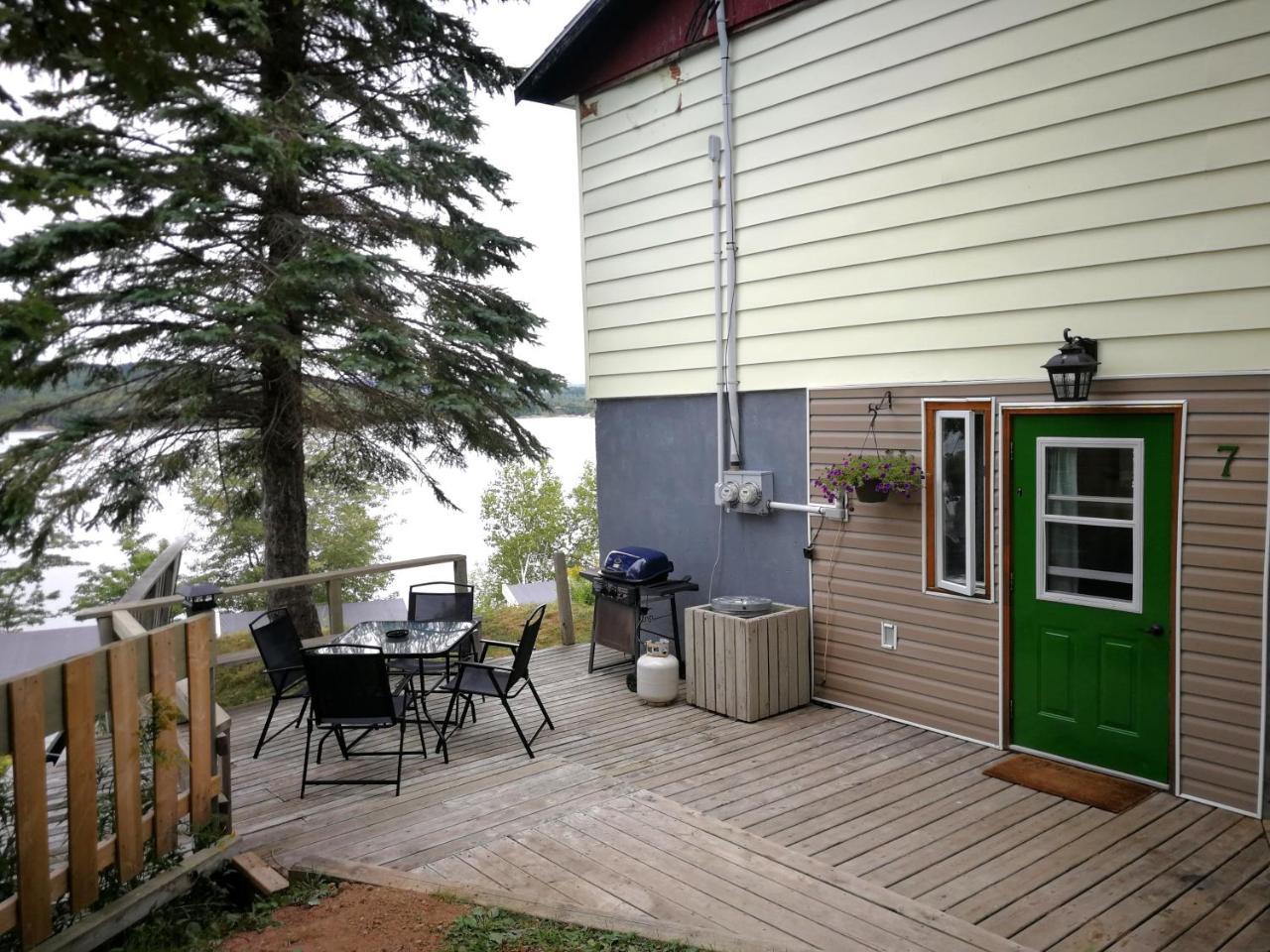 Knotty Pine Cottages, Suites & Motel Rooms Ingonish Exteriör bild