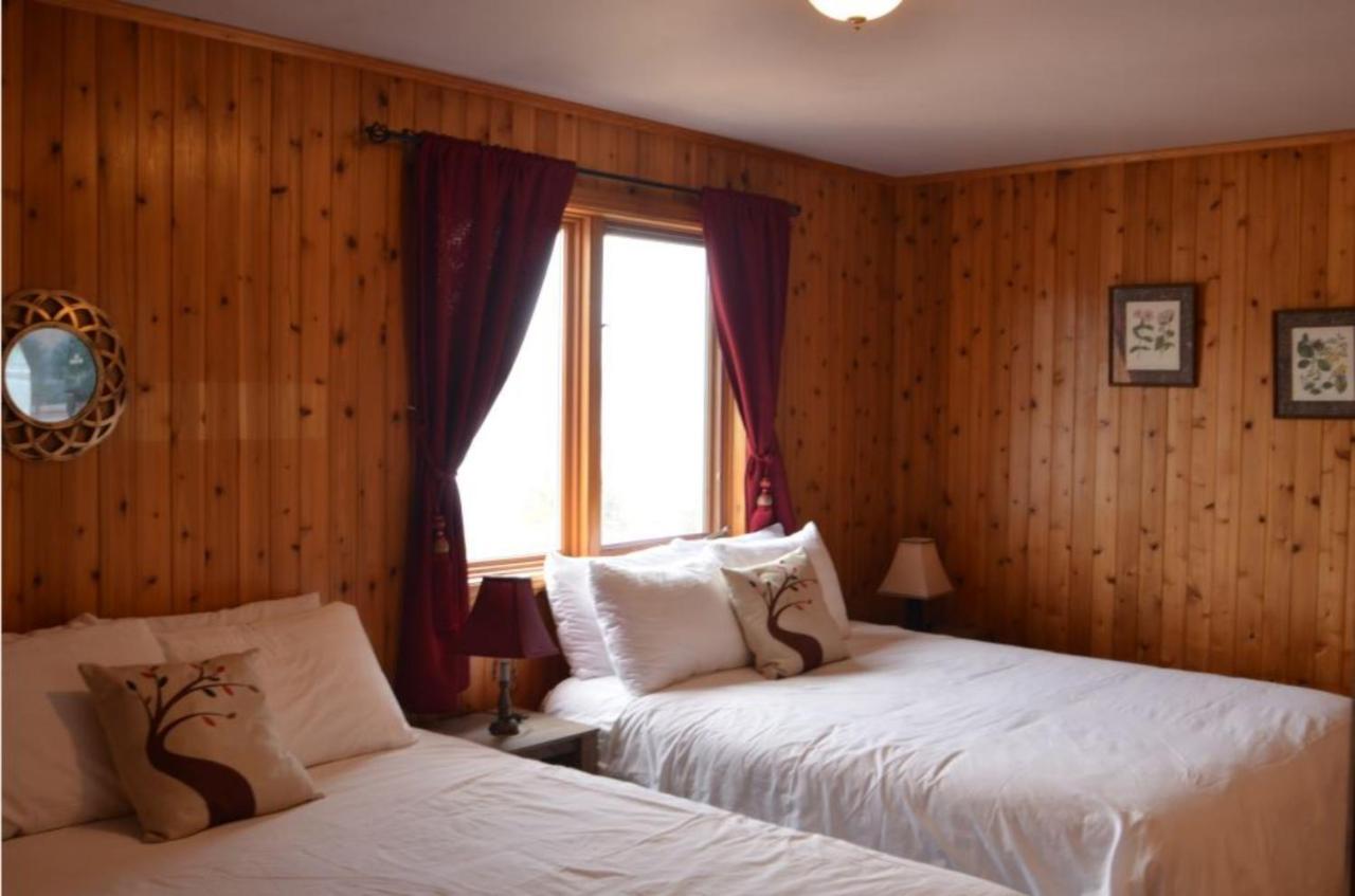 Knotty Pine Cottages, Suites & Motel Rooms Ingonish Exteriör bild