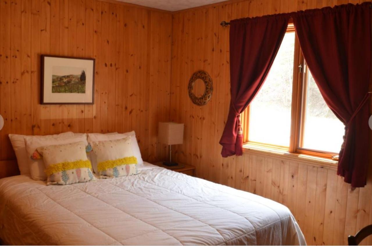 Knotty Pine Cottages, Suites & Motel Rooms Ingonish Exteriör bild
