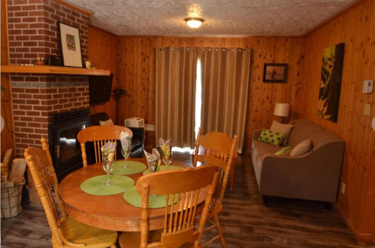 Knotty Pine Cottages, Suites & Motel Rooms Ingonish Exteriör bild
