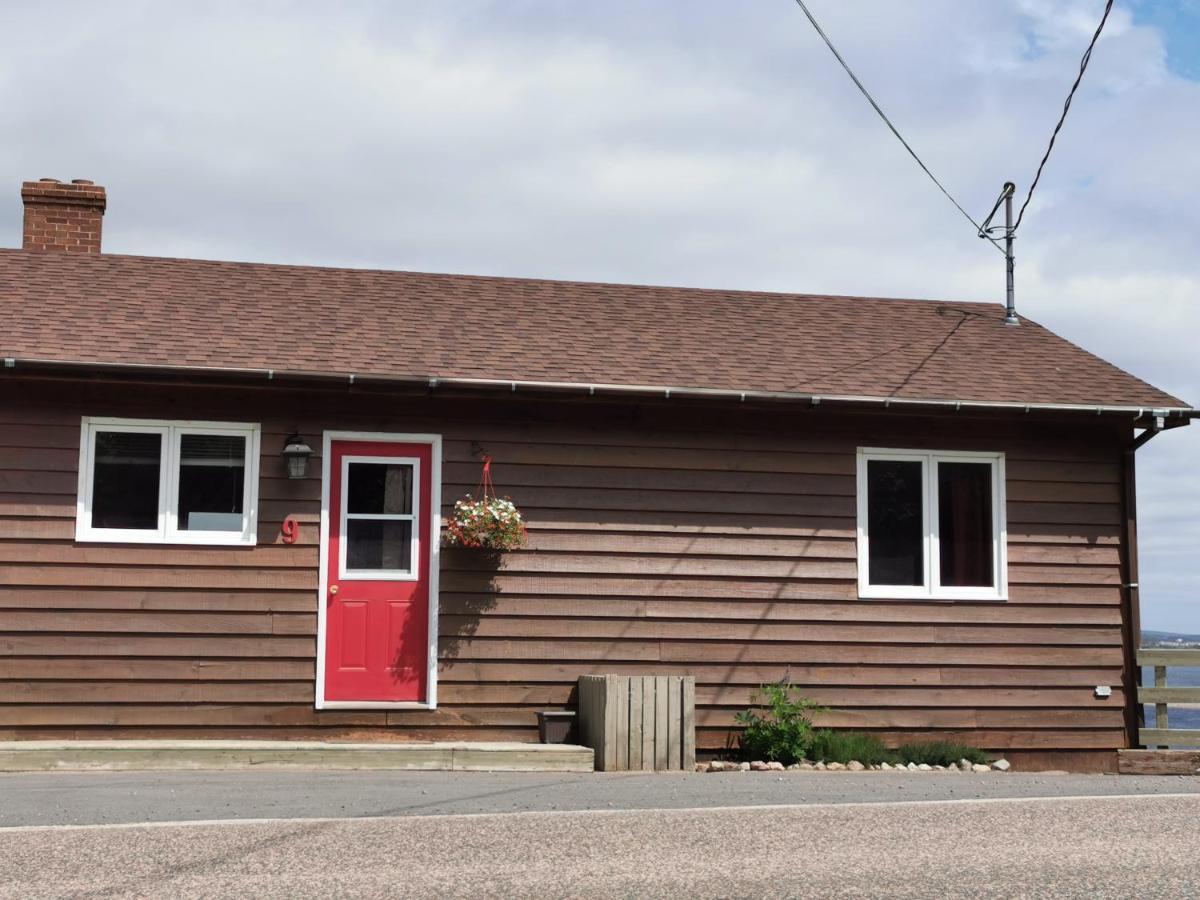 Knotty Pine Cottages, Suites & Motel Rooms Ingonish Exteriör bild