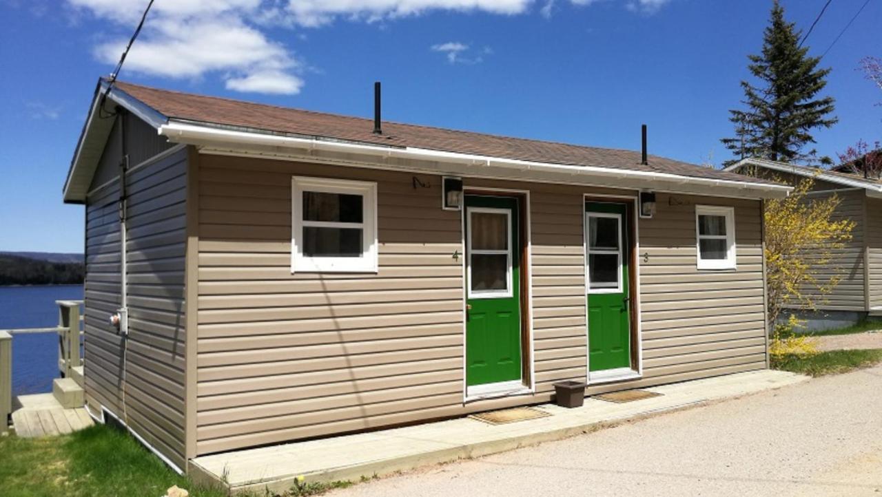 Knotty Pine Cottages, Suites & Motel Rooms Ingonish Exteriör bild