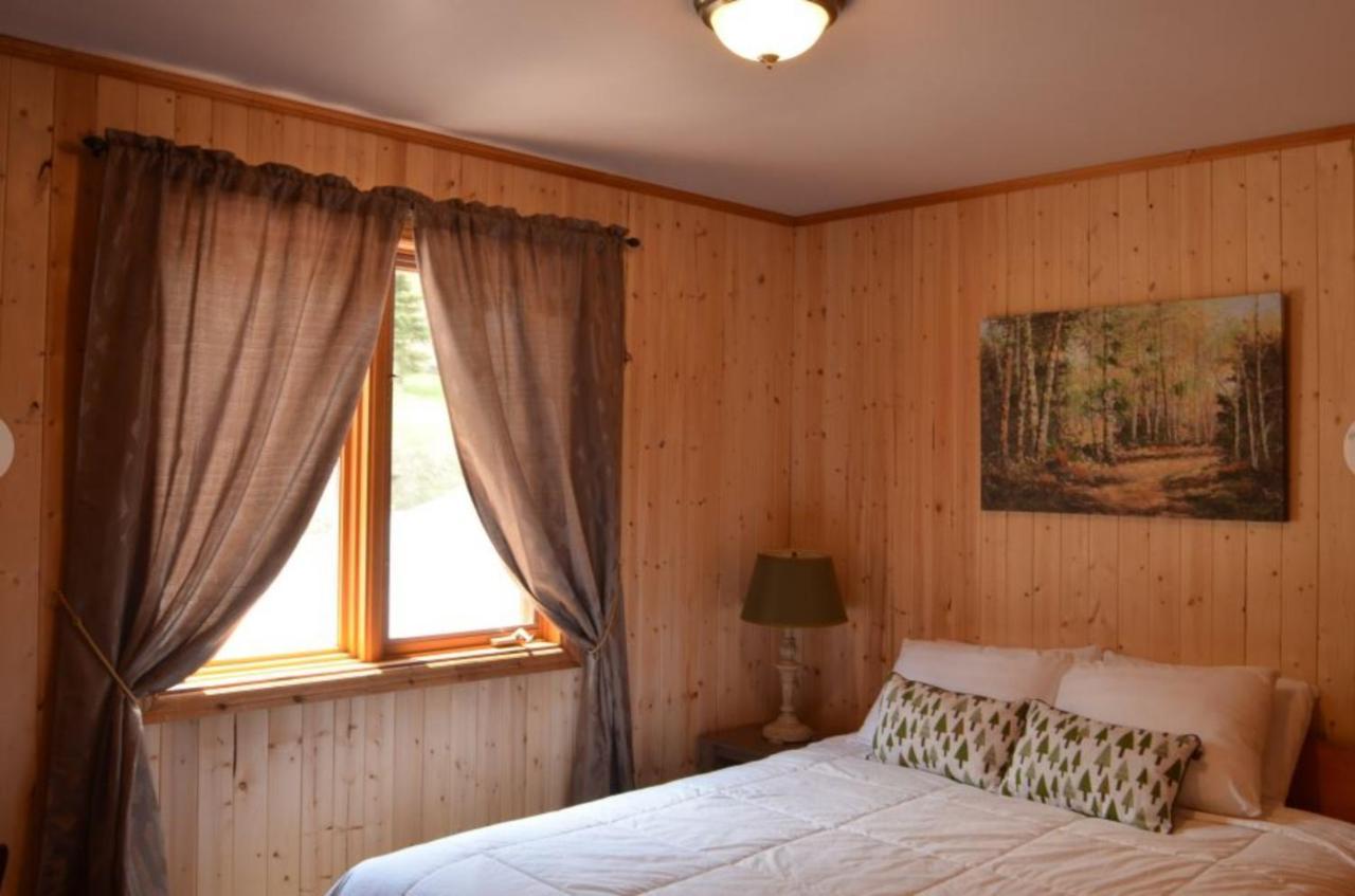 Knotty Pine Cottages, Suites & Motel Rooms Ingonish Exteriör bild