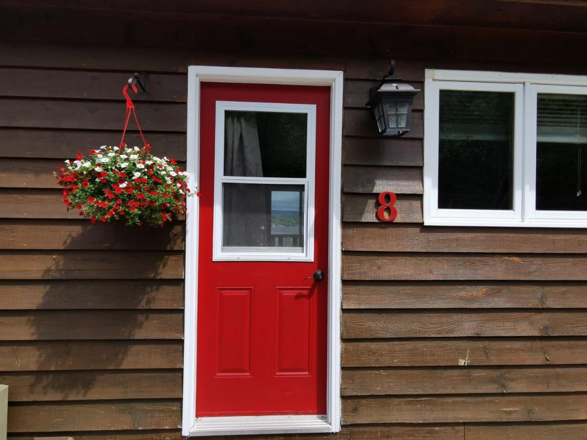 Knotty Pine Cottages, Suites & Motel Rooms Ingonish Exteriör bild